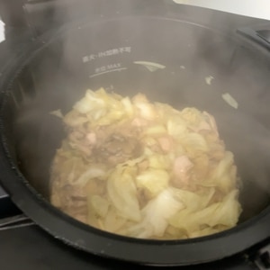 【ホットクック】鶏肉とキャベツの味噌マヨ炒め煮